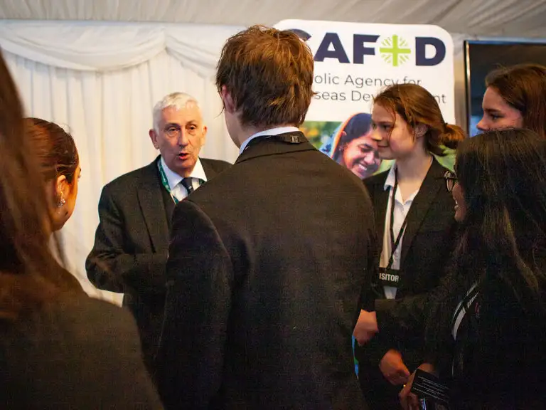 UK - Westminster - Lindsay Hoyle MP with students