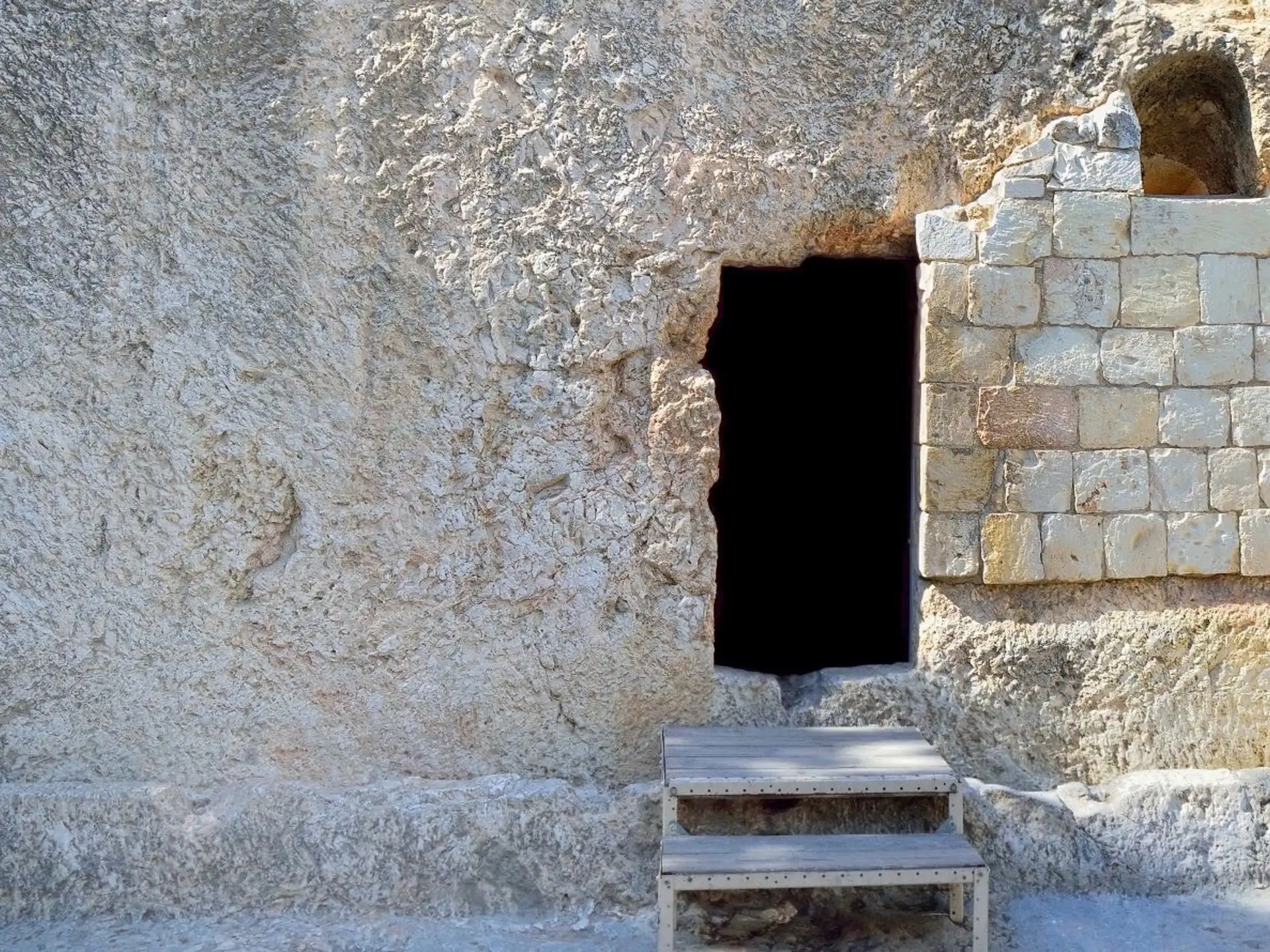 Jesus' body is laid in the tomb