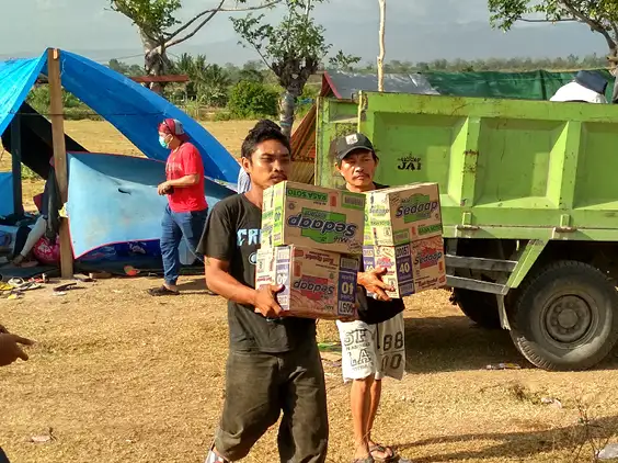 Asia - Indonesia - Aid is being delivered after the earthquake and tsunami
